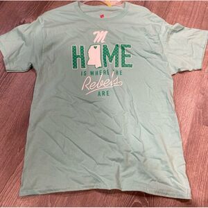 Women's Ole Miss Shirt‎ Size Large